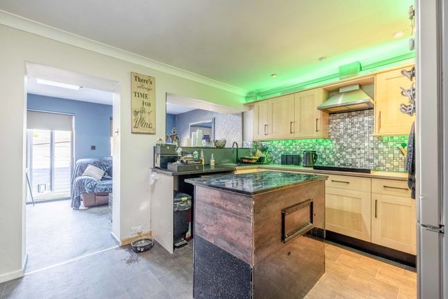 47, Salt Hill Way, Slough photo 4