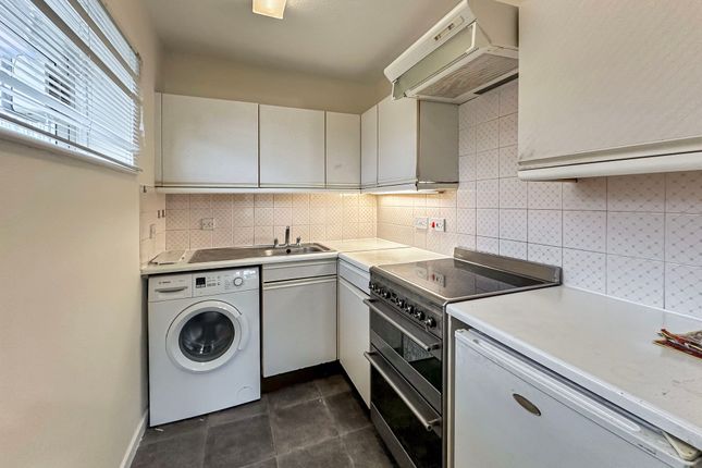 Clarkes Drive, Uxbridge photo 3
