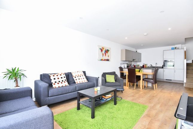2 Penrose Court, 20, Boundaries Road, London photo 3