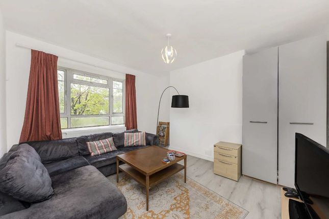 Flat to rent in White City Estate, London