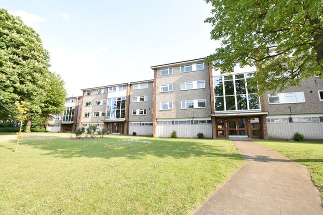 Flat to rent in Cheam Road, Sutton