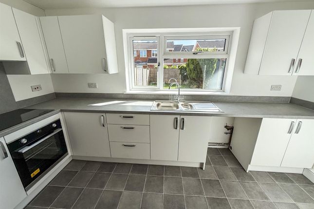 9, Middleton Close, Oswestry photo 2