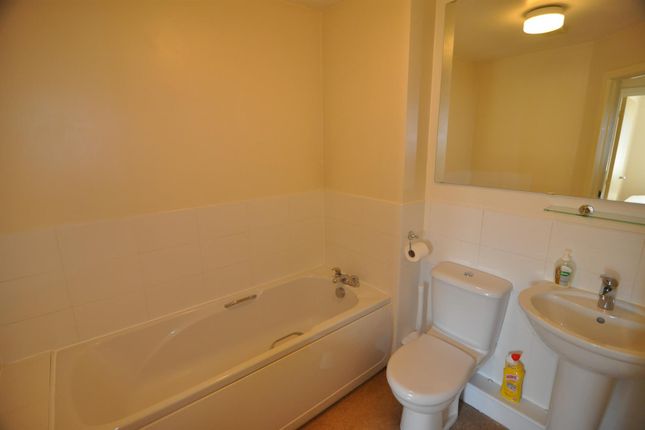 40, Sandhill Close, Bradford photo 4