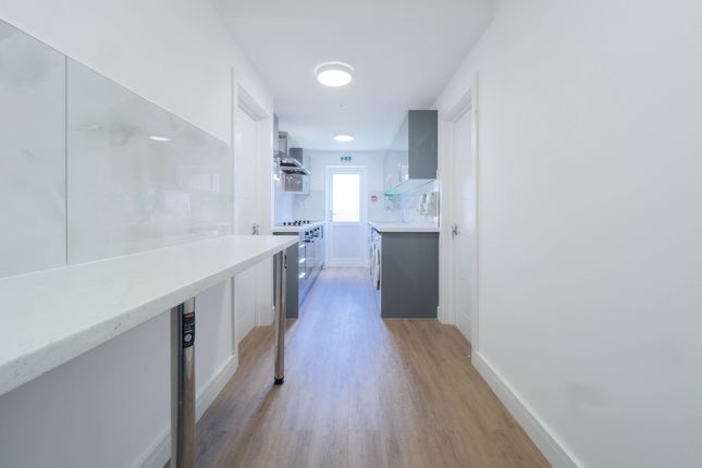 16, The Meadow Way, Harrow photo 5