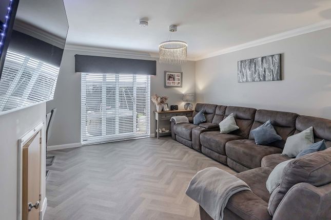 8, Campbell Christie Drive, Falkirk photo 4