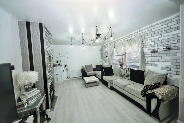 33, Holmwood Drive,, Leicester photo 2