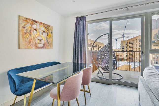 Flat for sale in Peregrine Apartments, 30 Moorhen Drive, London