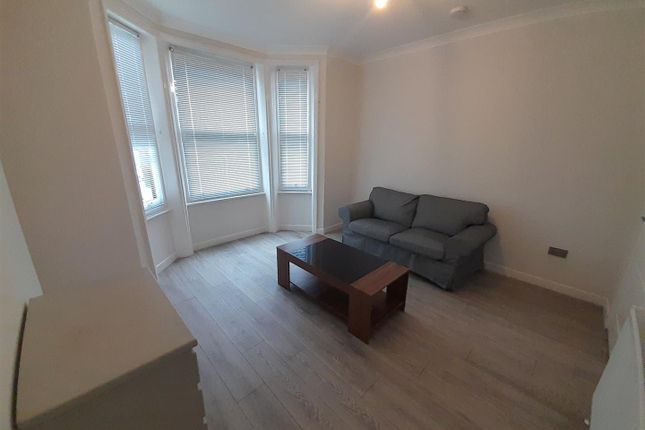 1. Living Room.Jpg