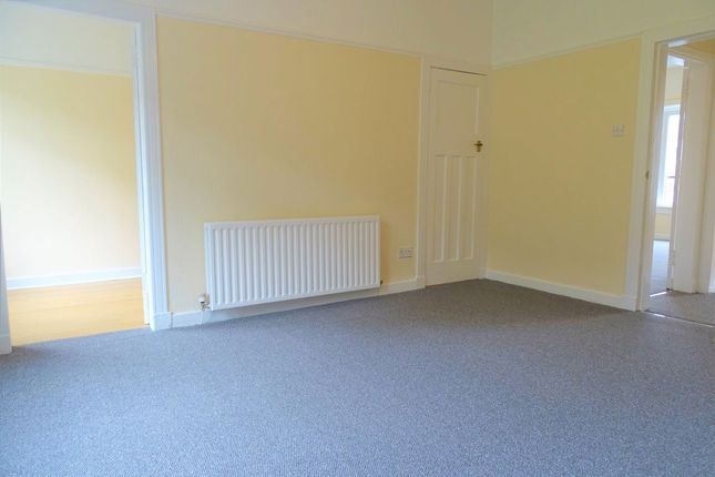 2/3 Bed Un-furnished Castlemilk Road, Glasgow, G44 photo 4