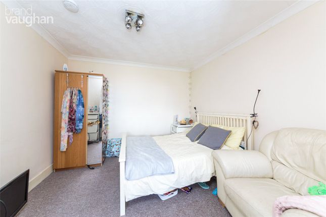 Terraced house to rent in Crayford Road, Brighton