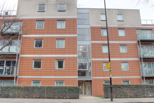 Thumbnail Flat to rent in Addiscombe Grove, East Croydon