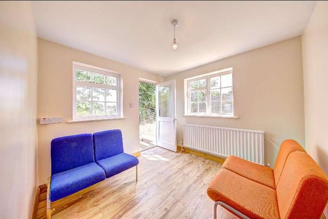 Addison Gardens, Surbiton photo 4