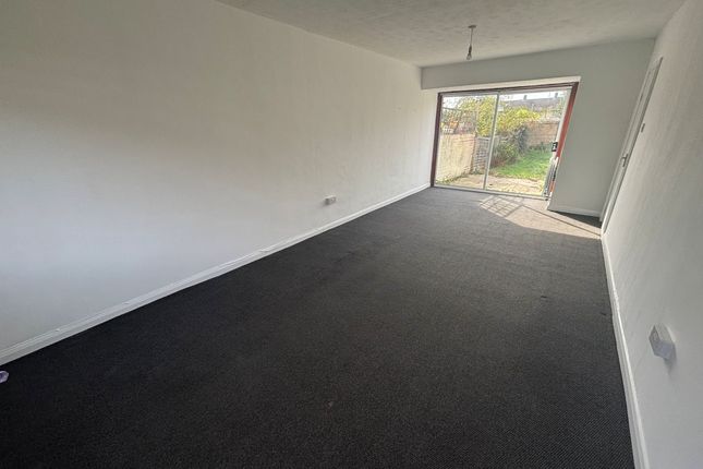 3 Sharpecroft, Harlow photo 5
