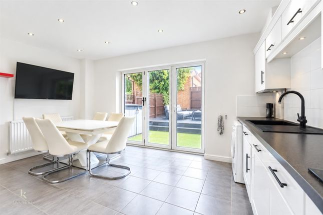 24, Hampstead Drive, Manchester photo 4