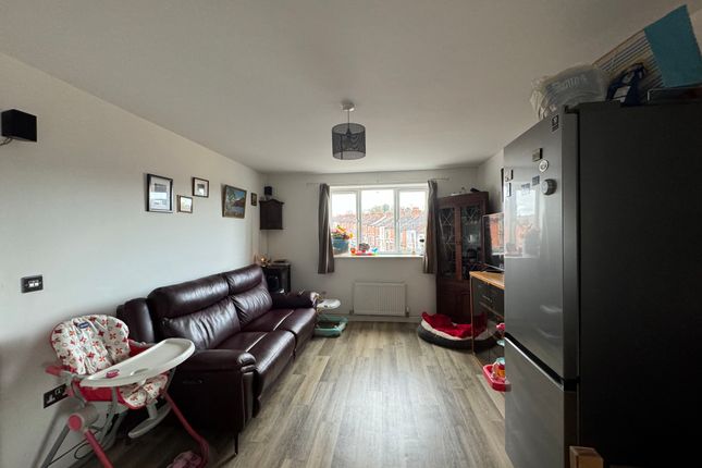 Flat to rent in St. Andrews Road, Northampton