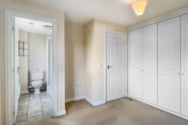 Town house to rent in Jubilee Green, Papworth Everard, Cambridge