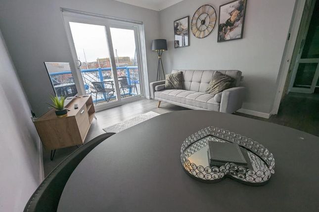 Flat to rent in Abernethy Quay, Swansea