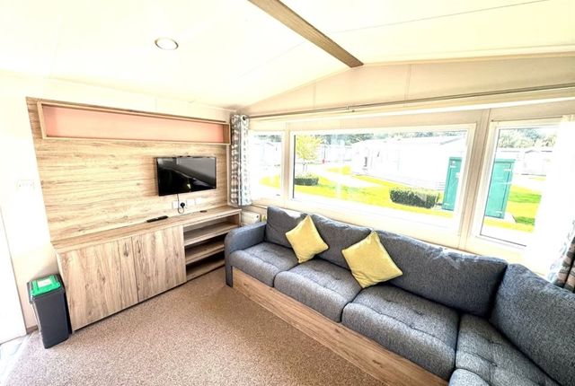 Abi Trieste, Vinnetrow Rd West Sussex, Chichester photo 4