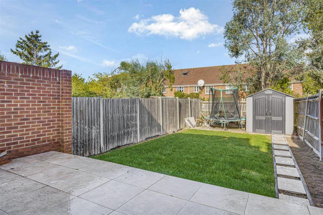 Coppice Close, Raynes Park photo 4