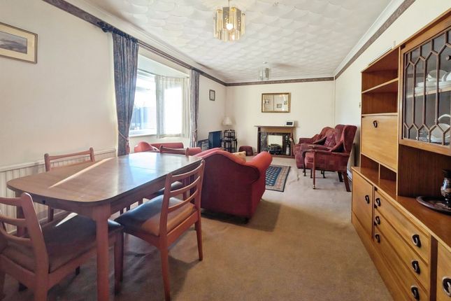 1, Oak Close, Pontyclun photo 2