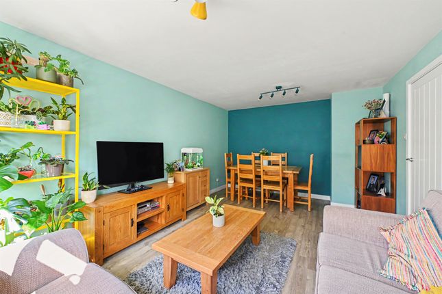 10, Faversham Close, Tring photo 4