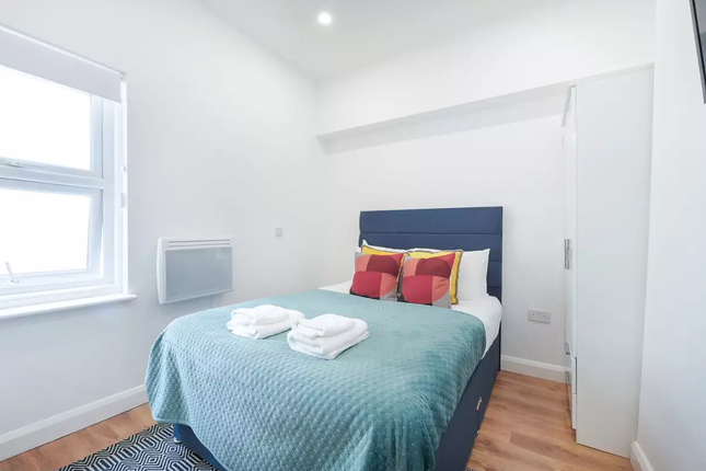 Thumbnail Studio to rent in Warwick Road (A1/119), Earls Court, London
