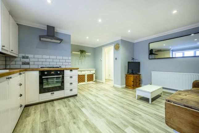 Thumbnail Flat to rent in Hopton Road, Streatham, London