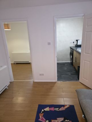 Flat 14 Brighstone Court, Oakhill Road, PURFLEET photo 5