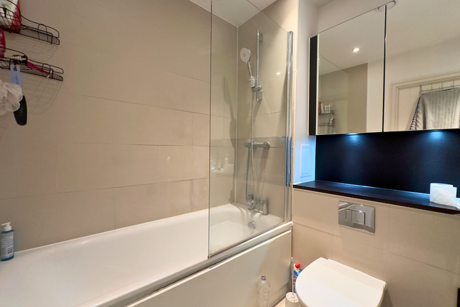 Flat 54, Waterside Heights, London photo 3