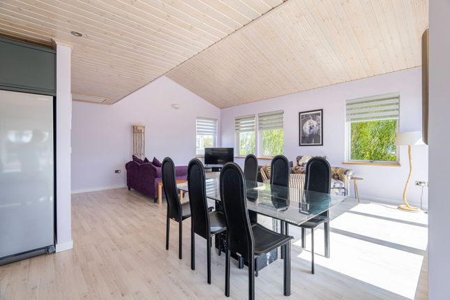 41 Fairway Lakes Village, Great Yarmouth photo 4