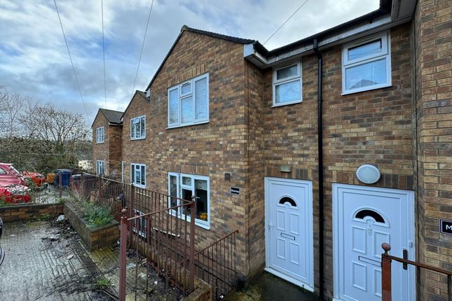 Thumbnail Semi-detached house to rent in Hylton Road, High Wycombe