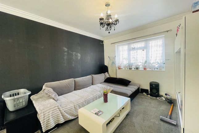 121, Hedgemans Road, Dagenham photo 2