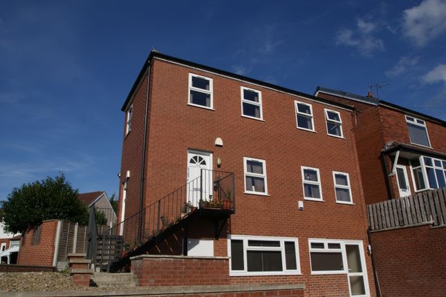 Flat to rent in Bentley Parade, Meanwood, Leeds