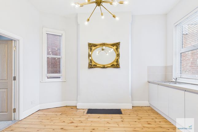 Cam03394G0-Pr0402-Still004