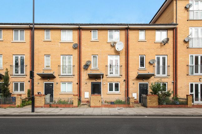 Thumbnail Terraced house for sale in Eastway, London