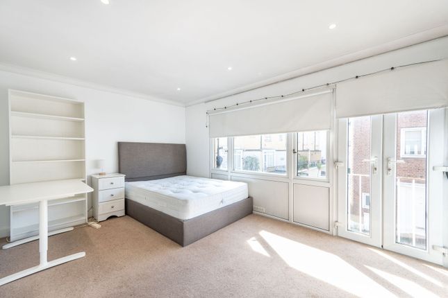 Clarendon Mews, Hyde Park Estate photo 3