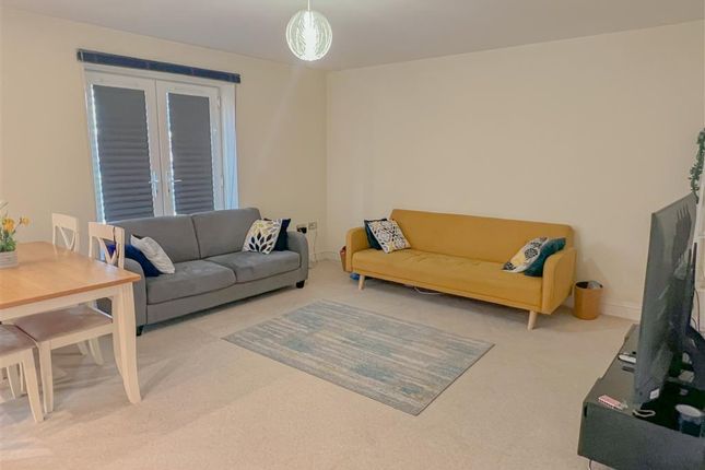 Flat to rent in Manor Gardens Close, Loughborough