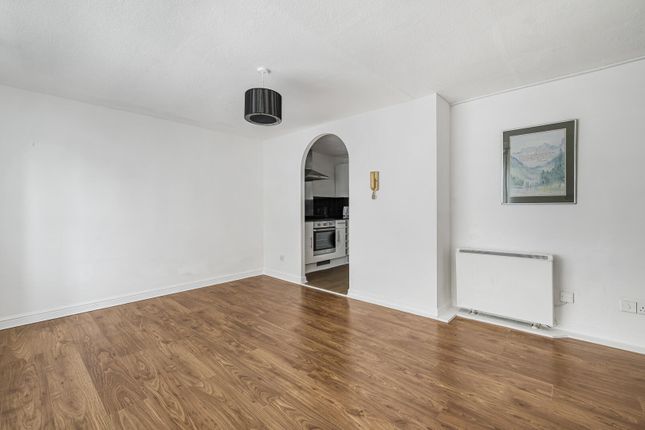 15, Conisborough Court, Dartford photo 4