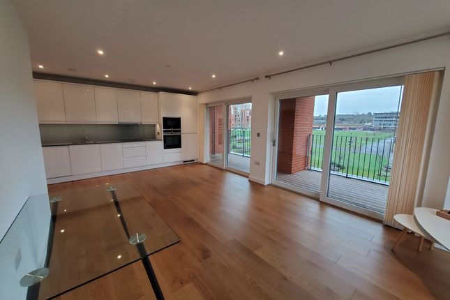 Flat to rent in Colindale Gardens, Thonrey Close, London