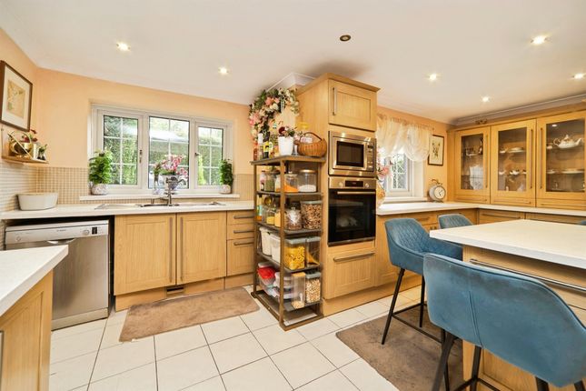 14, Hall Rise, Leeds photo 2