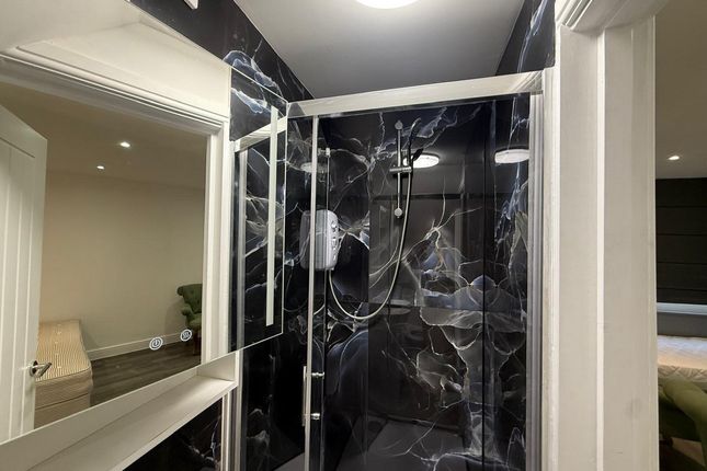 Flat Room 1, 1, Gervase Close, Wembley photo 4