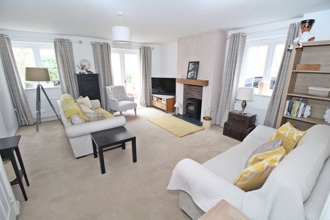 8 Shackleton Gardens, Flitwick, Bedfordshire photo 3