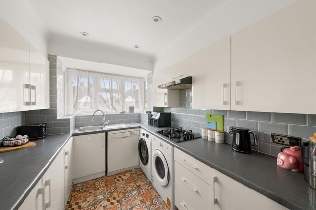 16, Churchill Close, Hillingdon photo 3