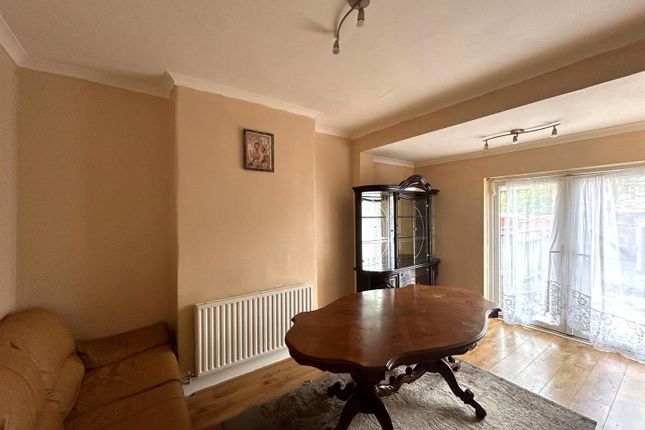 Thumbnail Property to rent in Sandford Avenue, London