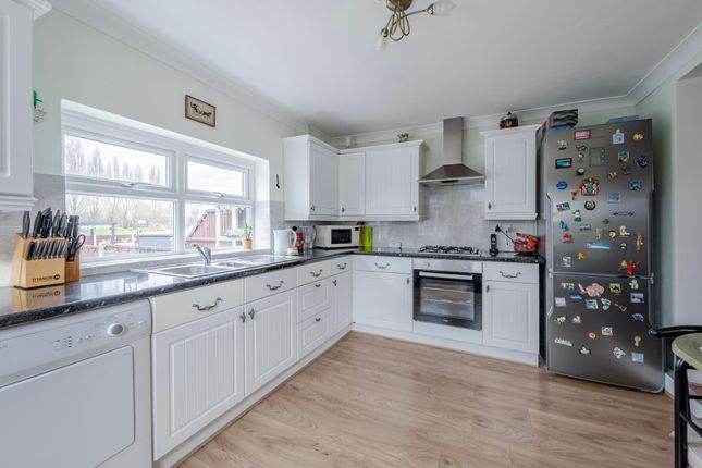 218 Carlton Road, Lowestoft photo 2