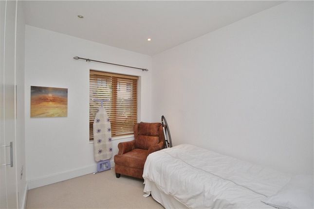 Flat to rent in Trinity Gate, Epsom Road, Guildford, Surrey