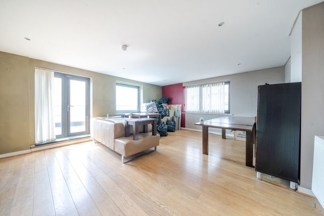 Flat 60, Lovelace House 96-122,, Uxbridge Road, London photo 3