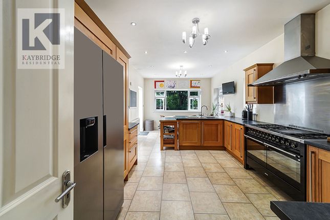 38 Raleigh Drive, Surbiton photo 4