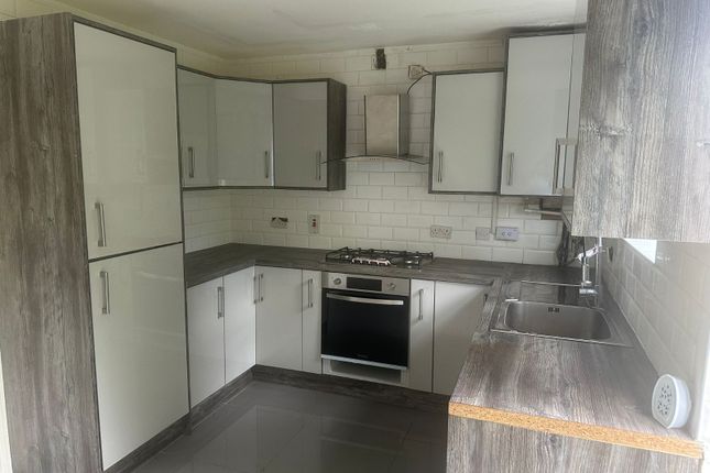 233, Windsor Street, West Midlands photo 2