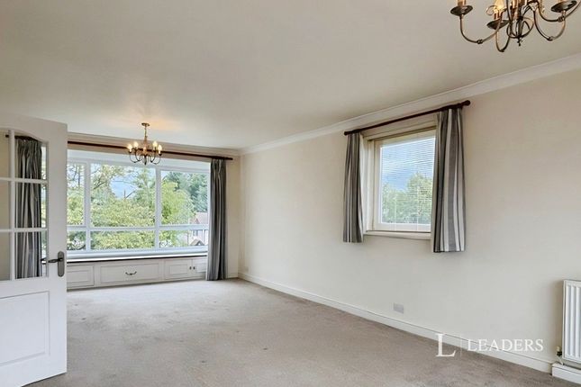Flat 11, Queens Court, Queens Road, Gloucestershire photo 2